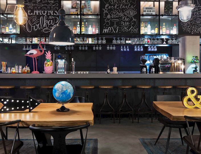 Moxy Bar
