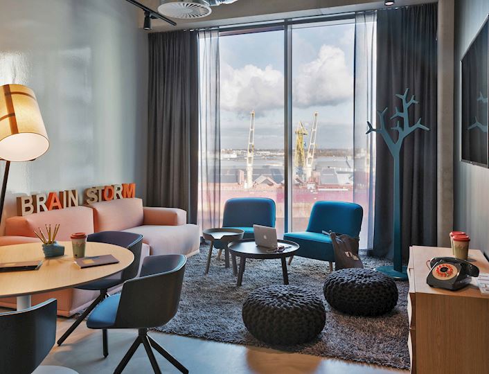 Moxy meeting room - Brainstorm